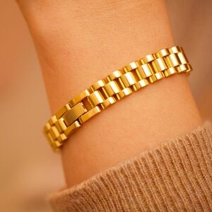 Stainless steel 18k gold plated Rolex style bracelet 8”